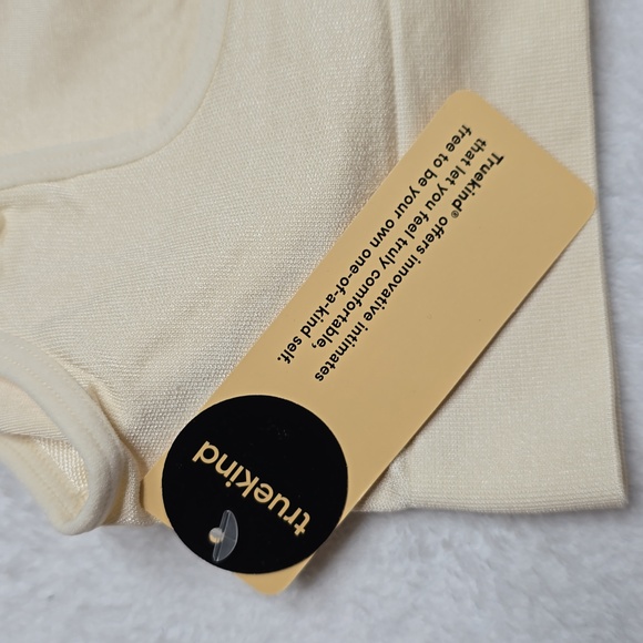 Truekind Everyday Throw-on Wireless Bralette - Picture 4 of 7